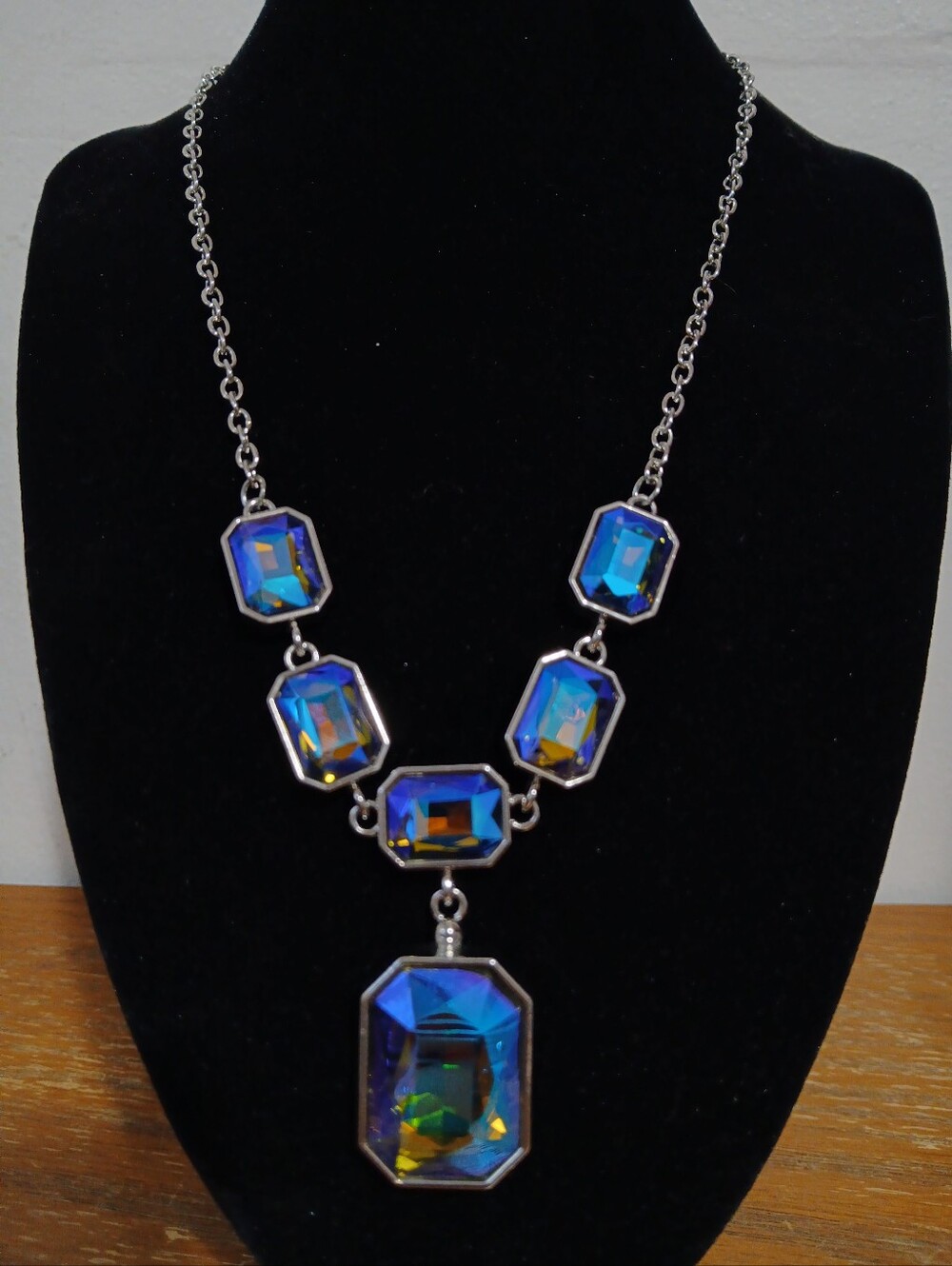 Paparazzi "Million Dollar Moment" necklace iridescent blue emerald-cut gems